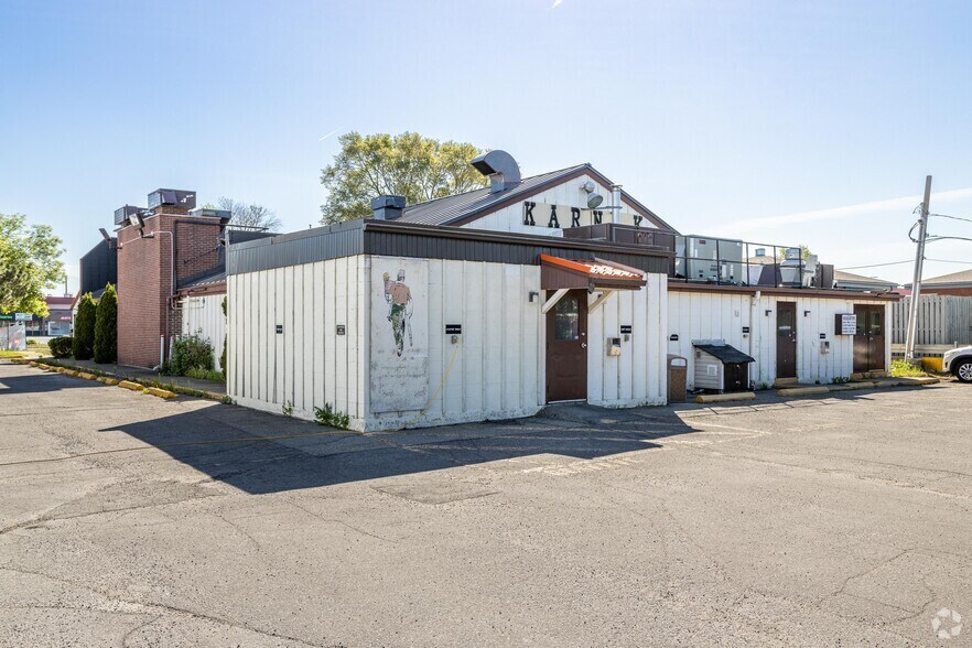 More Photos Of 3350 Boul Des Sources, Dollard-des-Ormeaux Storefront Retail Office For Lease