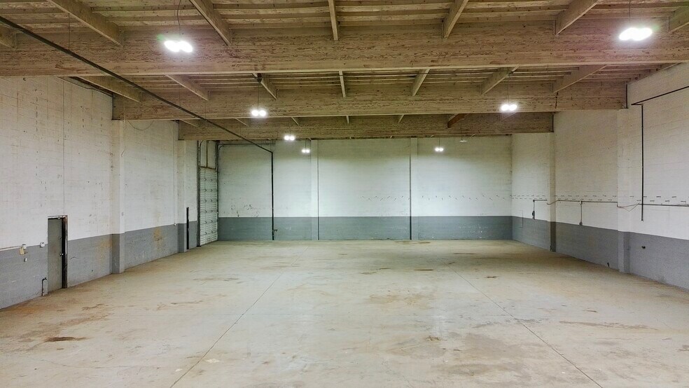 More Photos Of 251 NE Kilpatrick St, Portland Warehouse For Lease