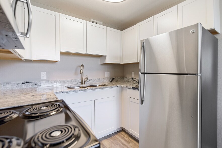 More Photos Of 146 Del Mar Cir, Aurora Apartments For Sale