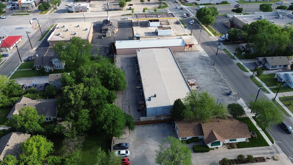 More Photos Of 1803-1813 N Elm St, Denton Restaurant For Lease