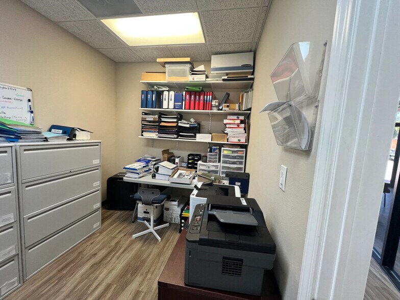 More Photos Of 101 W Glade Rd, Euless Unknown For Lease