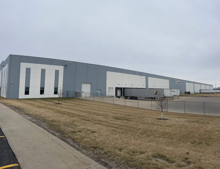 More Photos Of 370 Festal Pl NW, Owatonna Distribution For Lease