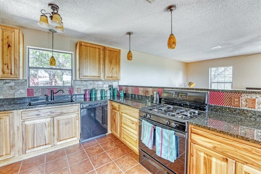 More Photos Of 19818 Colina Dr, Lago Vista Specialty For Sale