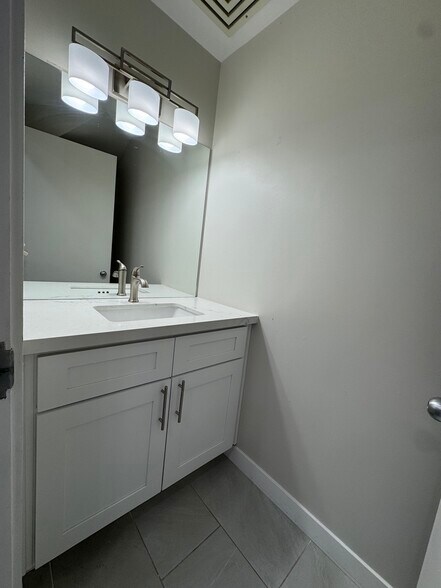 More Photos Of 5445 S Highland Dr, Holladay Office For Lease