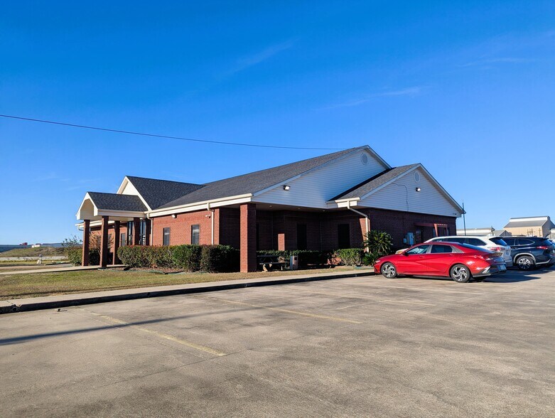 More Photos Of 8109 Smith Rd, Beaumont Office For Sale