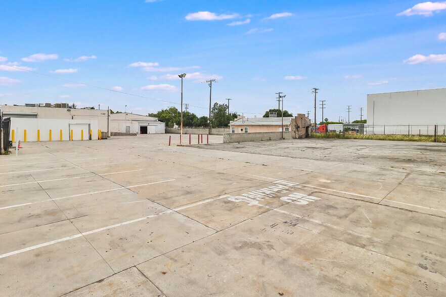 More Photos Of 1530 1st St, San Fernando Manufacturing For Lease