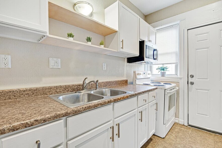 More Photos Of 1114 E Armour Blvd, Kansas City Apartments For Sale