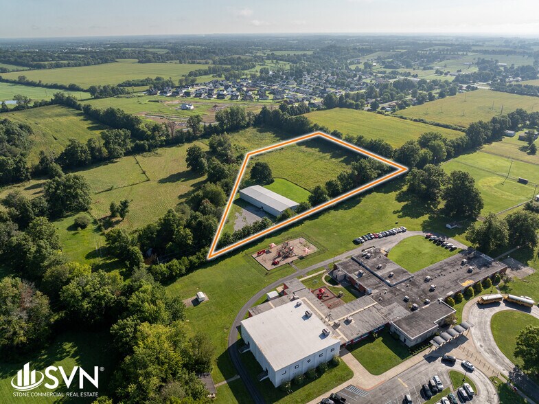 Primary Photo Of 106 Meigs Ln, Junction City Light Distribution For Sale