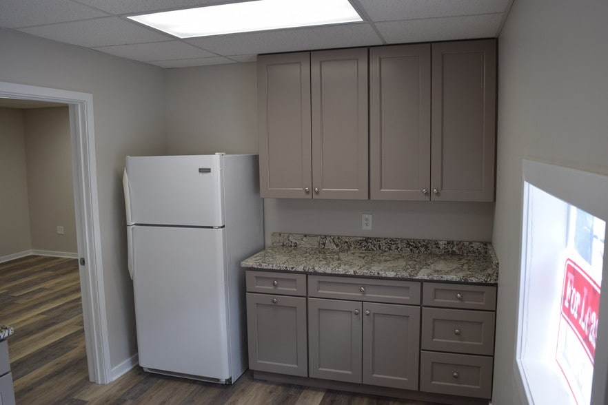 More Photos Of 4329 Emerson St, Jacksonville Warehouse For Lease