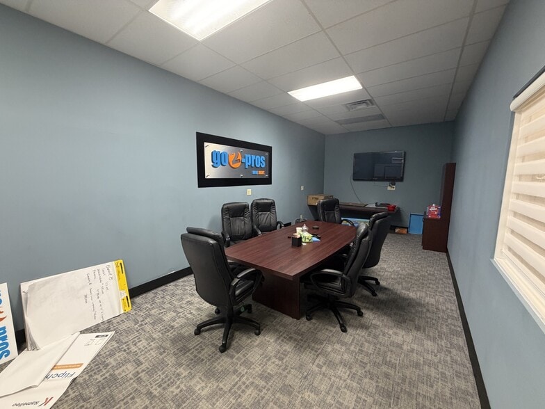 More Photos Of 7989 S Suburban Rd, Centerville Warehouse For Sale