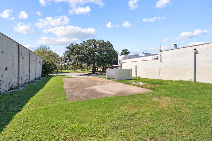 More Photos Of 5325 Canal Blvd, New Orleans General Retail For Sale