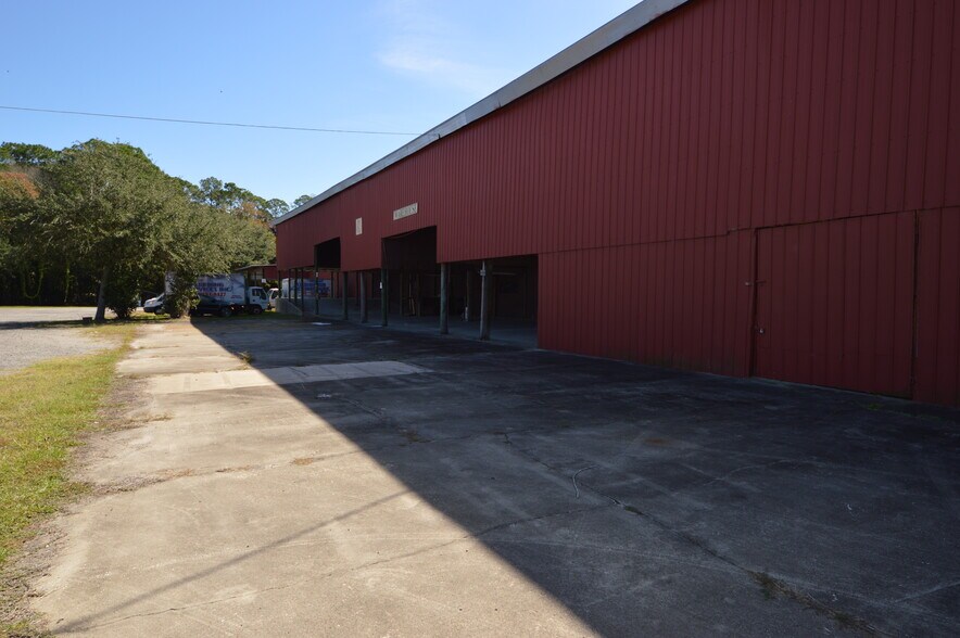 More Photos Of 239 Jones Rd, Jacksonville Warehouse For Lease