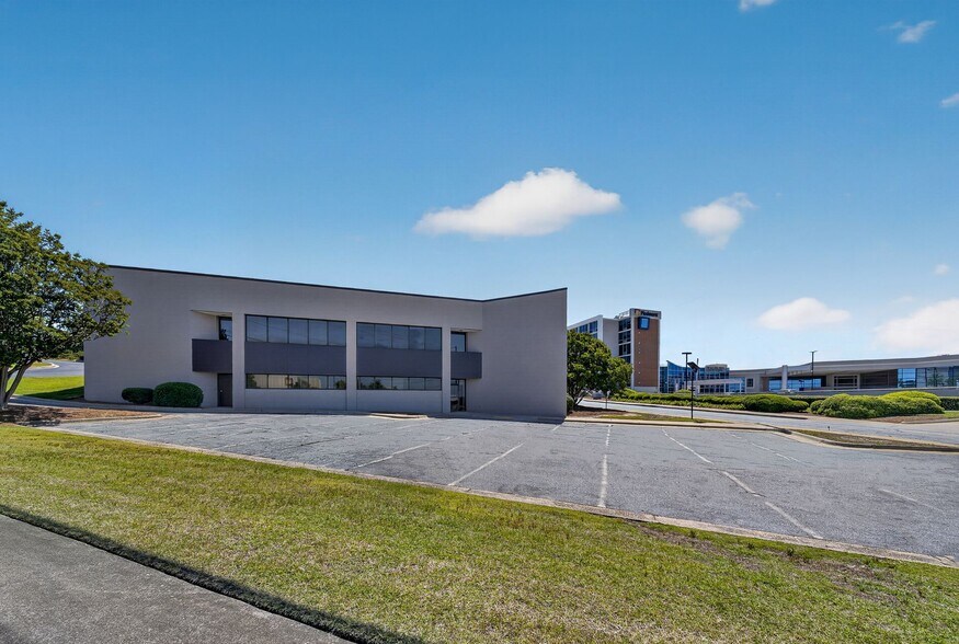 More Photos Of 615 19th St, Columbus Medical For Lease