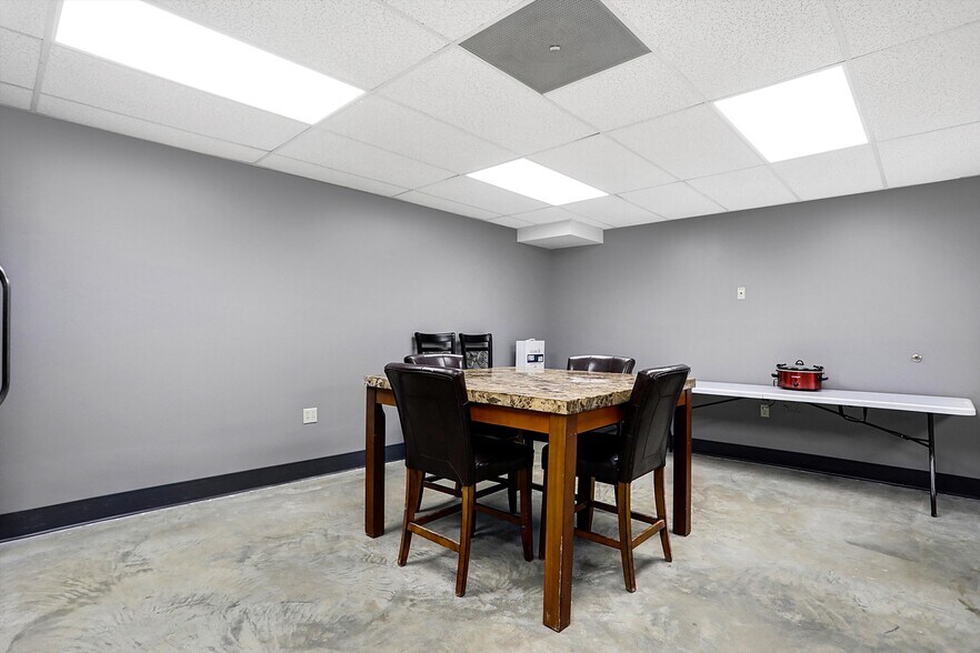 More Photos Of 615 Russell Ave, Indianapolis Medical For Sale