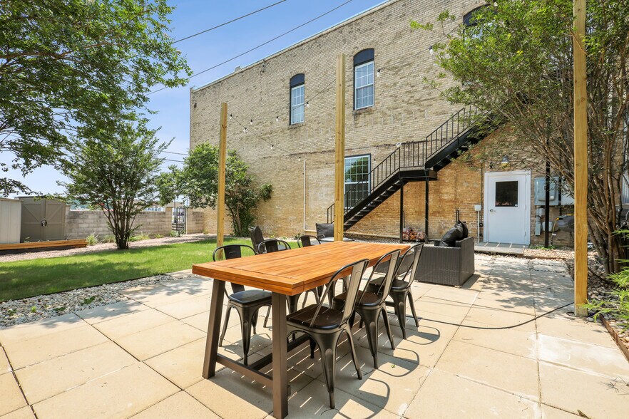 More Photos Of 4 Depot st, Elgin Hotel For Sale