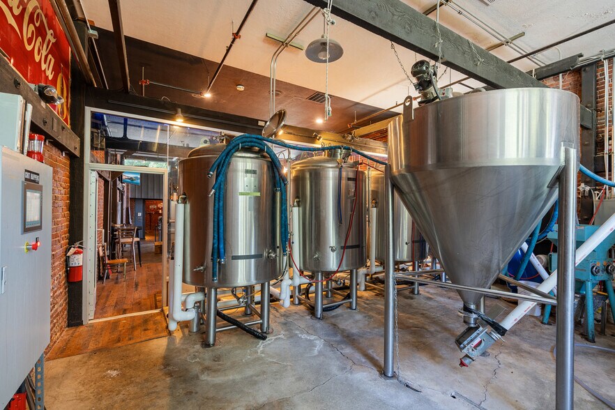 More Photos Of 509 SW G St, Grants Pass Restaurant For Sale