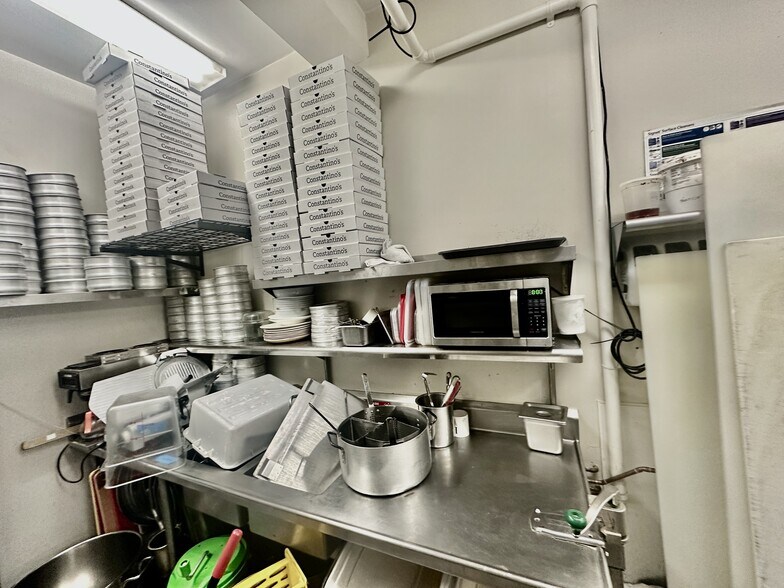 More Photos Of 136 Hamilton Ave, Greenwich Storefront Retail Residential For Lease