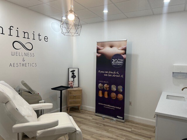 More Photos Of 45 Forest Falls Dr, Yarmouth Medical For Sale