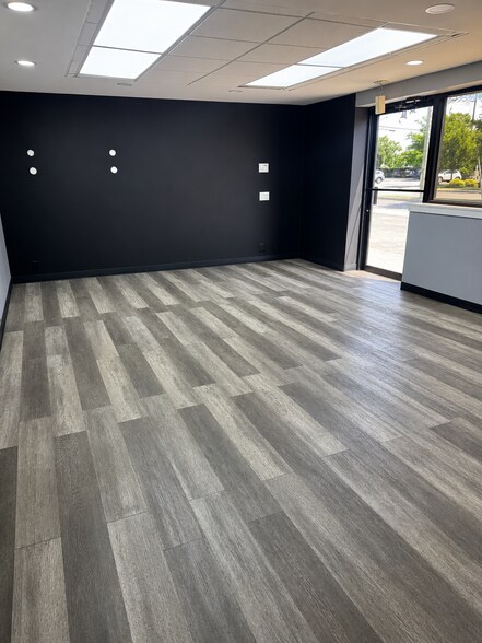 More Photos Of 91 Moffitt Blvd, Bay Shore Industrial For Lease