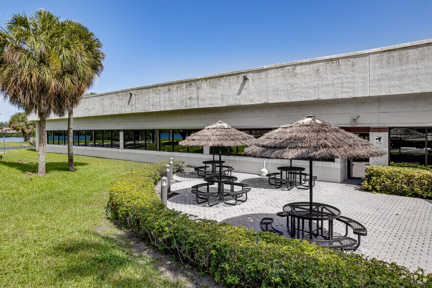 More Photos Of 5250 NW 33rd Ave, Fort Lauderdale Light Manufacturing For Lease