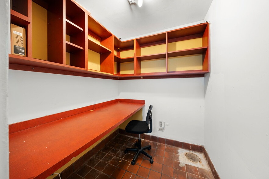 More Photos Of 1586 S Dixie Hwy, Coral Gables Restaurant For Lease