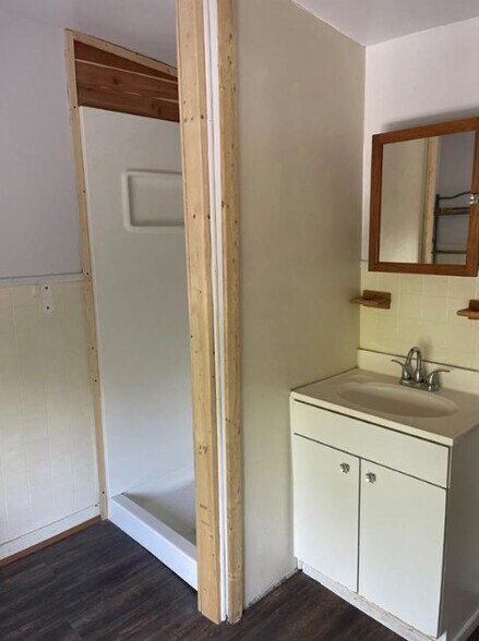 More Photos Of 12 Park Pl, Hudson Storefront Retail Residential For Lease