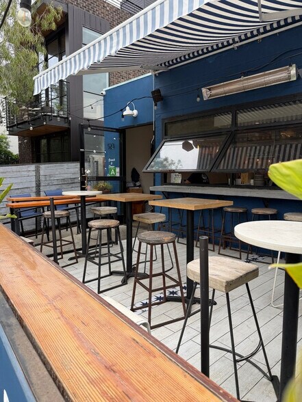 More Photos Of 523 Rose Ave, Venice Restaurant For Lease