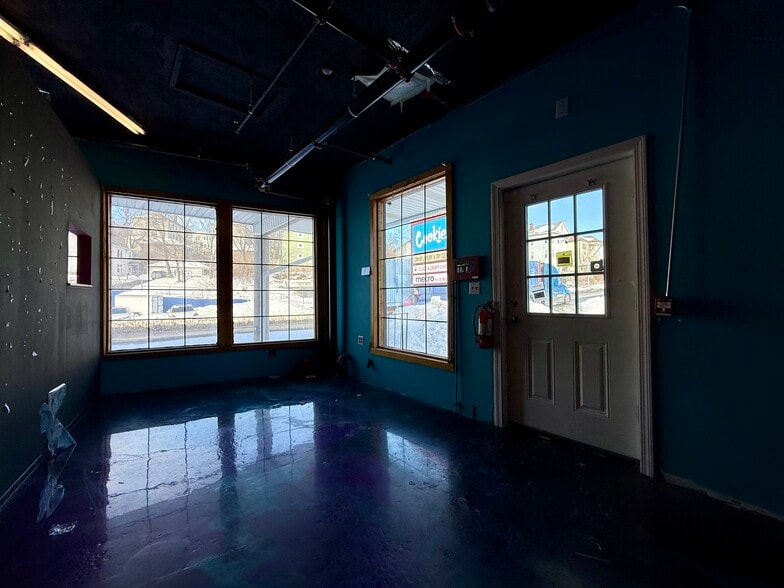 More Photos Of 118 Cambridge St, Worcester Unknown For Lease