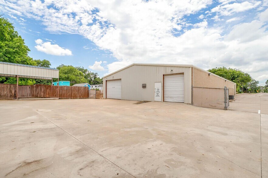 More Photos Of 110 Gotcher Ave, Lake Dallas Warehouse For Sale