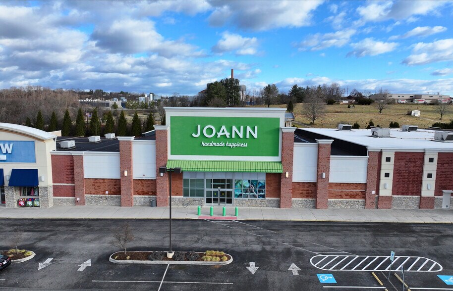More Photos Of 145 Shoppers Way, Christiansburg General Retail For Lease