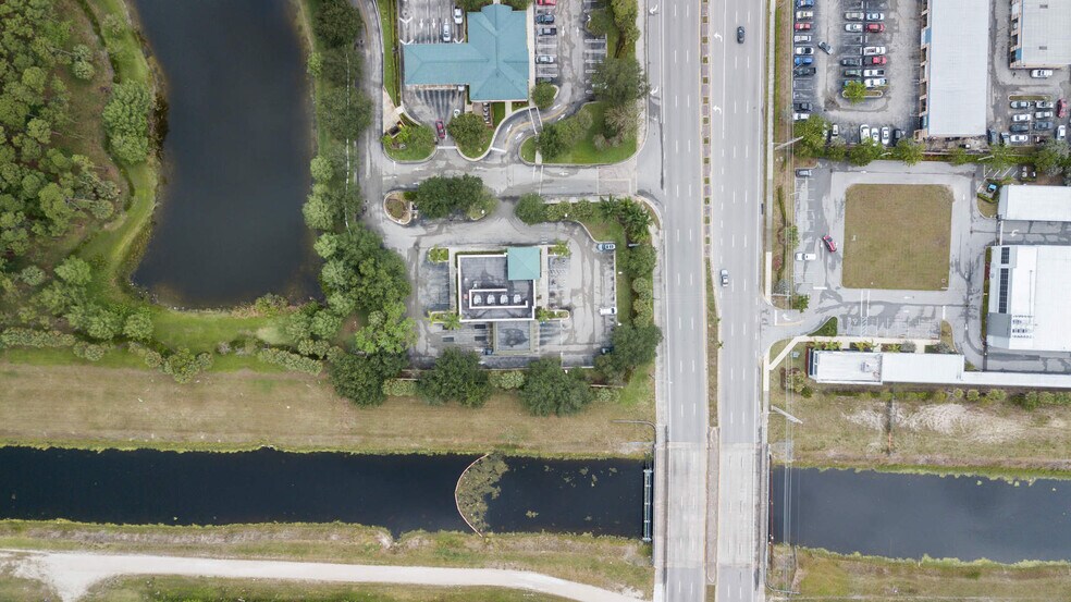 More Photos Of 4931 S Military Trl, Green Acres Bank For Lease