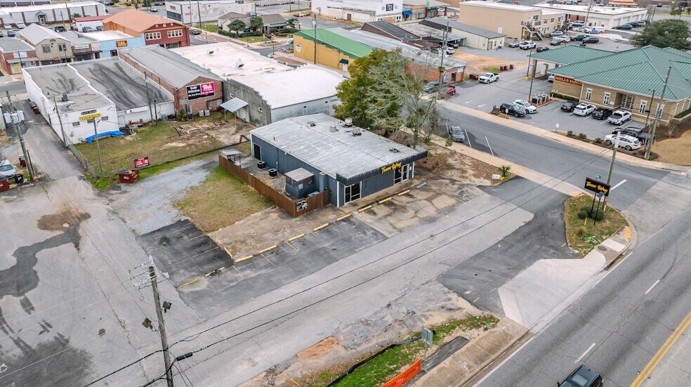 More Photos Of 252 N Ferdon Blvd, Crestview General Retail For Sale