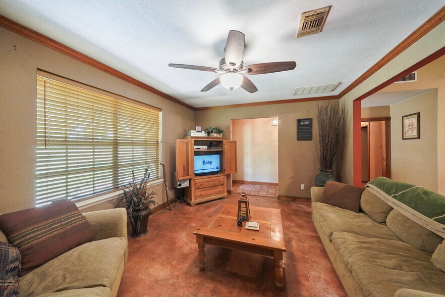 More Photos Of 19493 Keenan Cut Off Rd, Montgomery Office Residential For Sale