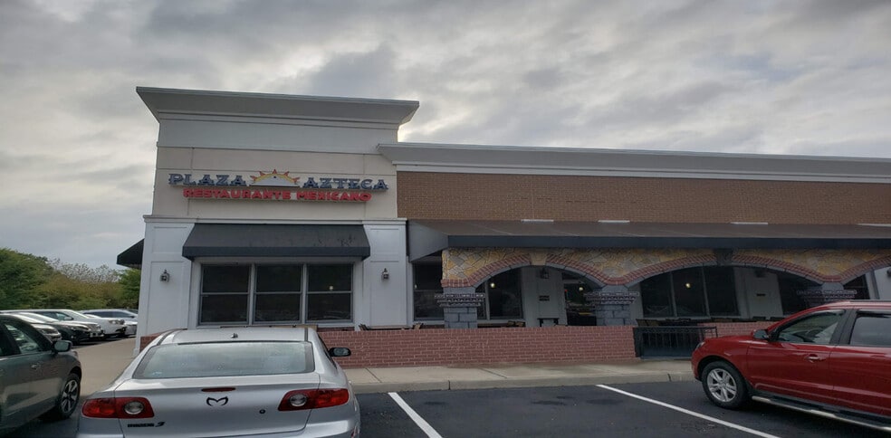More Photos Of 11500-11556 Busy St, North Chesterfield Freestanding For Lease