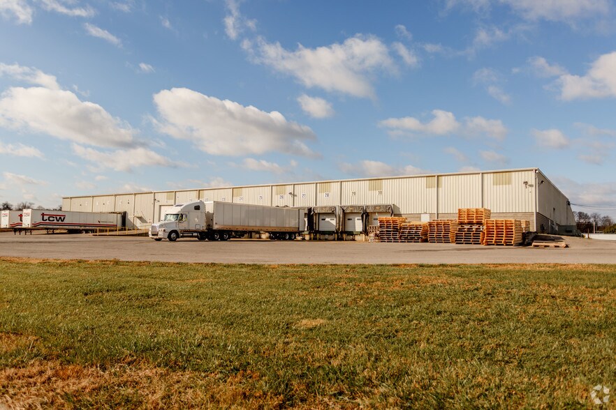 More Photos Of 1136 Dunlop Ln, Clarksville Warehouse For Lease