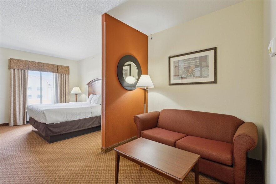 More Photos Of 2750 Fortune Cir W, Indianapolis Hotel For Sale