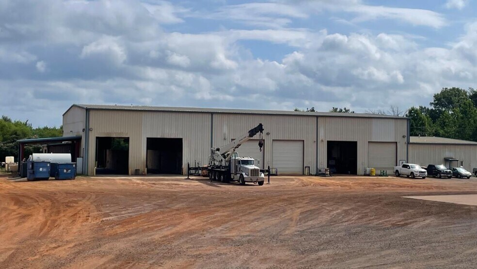 More Photos Of 5104 Estes Pky, Longview Warehouse For Sale