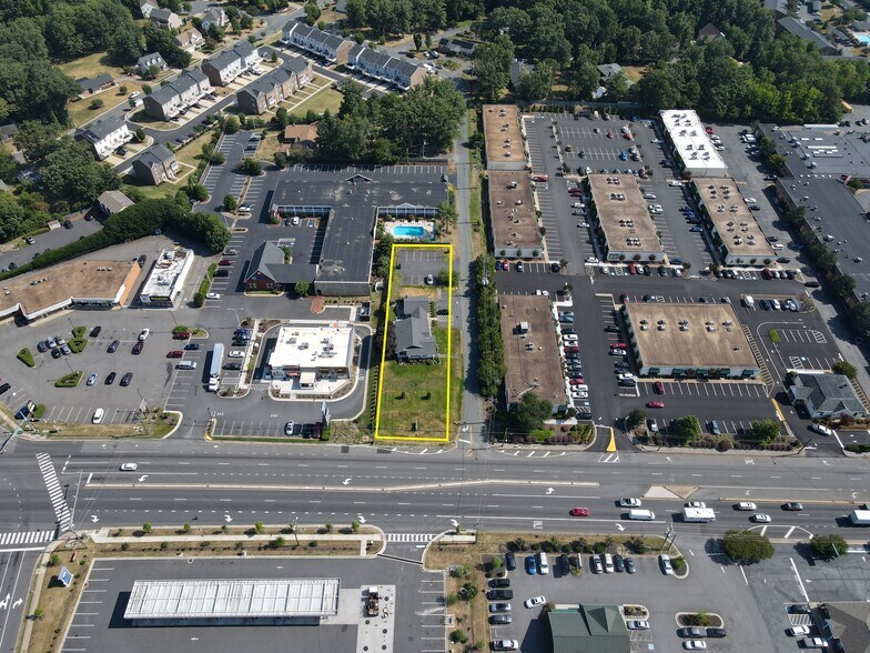 More Photos Of 1000 Oakwood St, Fredericksburg Office For Sale