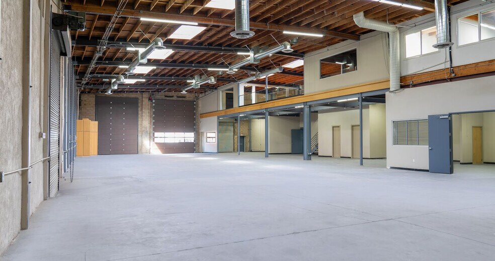 More Photos Of 1900 E 7th Pl, Los Angeles Industrial For Lease