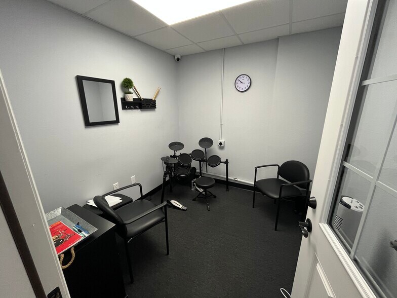 More Photos Of 4920 Lena Rd, Bradenton Light Distribution For Lease