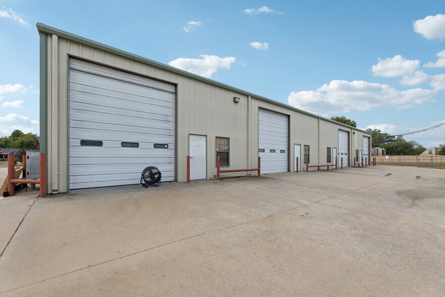 More Photos Of 395 W K Pl, Jenks Service For Sale