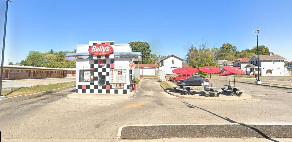 Primary Photo Of 2510 E Main St, Springfield Fast Food For Lease