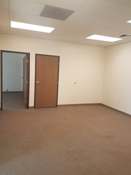 More Photos Of 602 Elm St, Tioga Warehouse For Sale