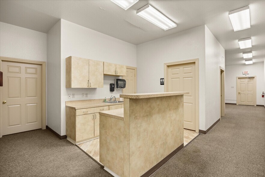 More Photos Of 1305 Paluxy Rd, Granbury Medical For Sale