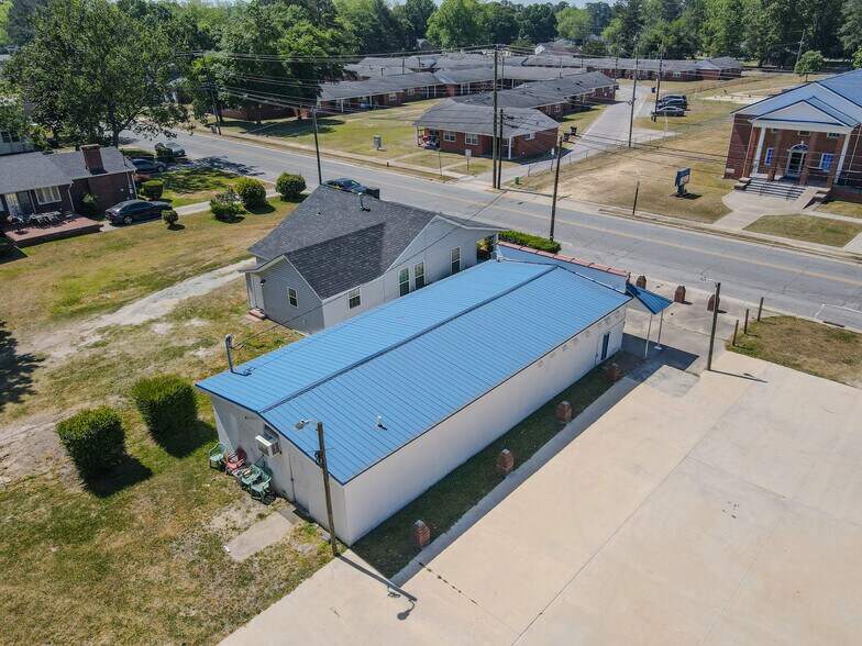 More Photos Of 540 Mc Koy St, Clinton General Retail For Sale