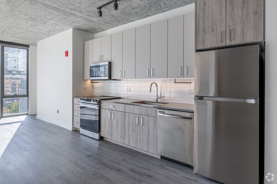 More Photos Of 808 N Cleveland Ave, Chicago Apartments For Lease