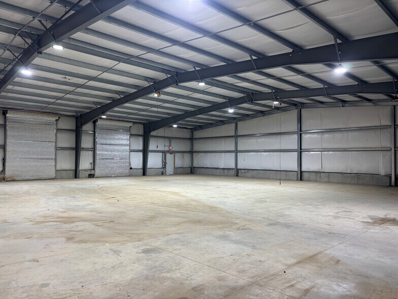 More Photos Of 8419 Noblestown Rd, Mc Donald Warehouse For Lease