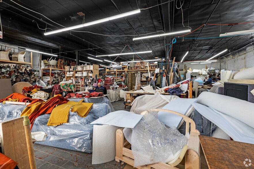 More Photos Of 830 Barry St, Bronx Warehouse For Sale
