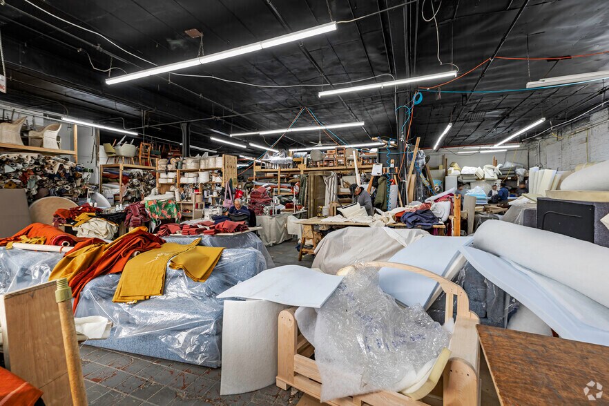 More Photos Of 830 Barry St, Bronx Warehouse For Lease