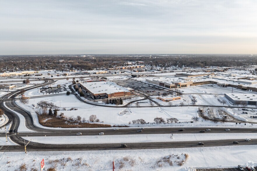 More Photos Of University Ave NE, Blaine Land For Lease